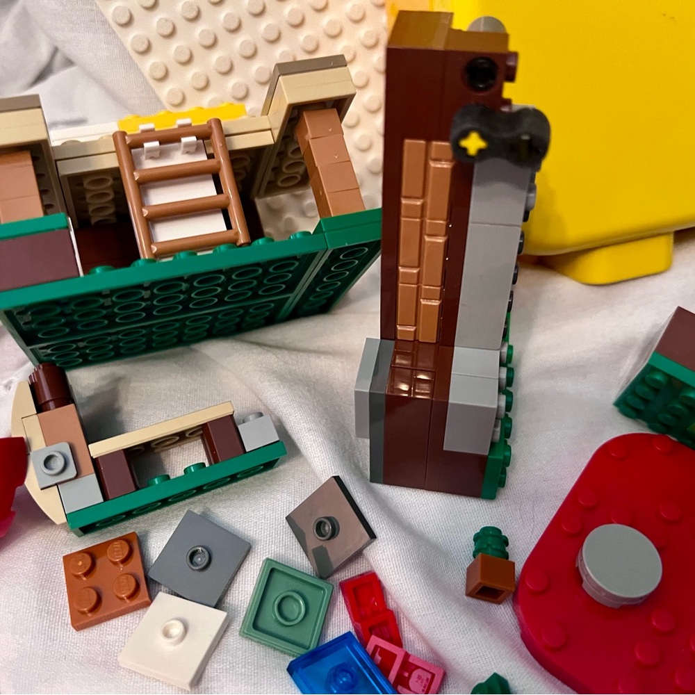 LEGO Bright Yellow Carry Case with 460 Various Sized Colorful Bricks & Bases - Picture 7 of 14